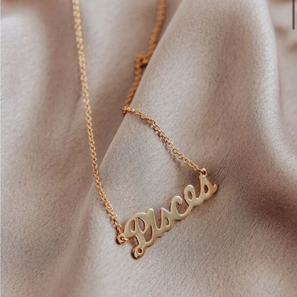 ROCK N ROSE - GOLD PLATED SCRIPT ZODIAC PISCES NECKLACE - Picture 1 of 10